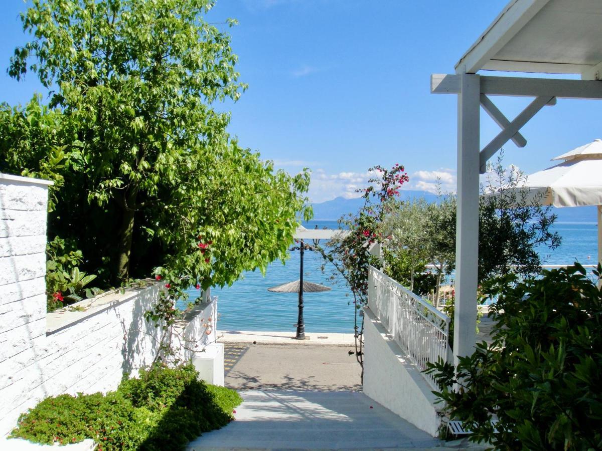 Paradisos Agioi Pandes Exterior photo