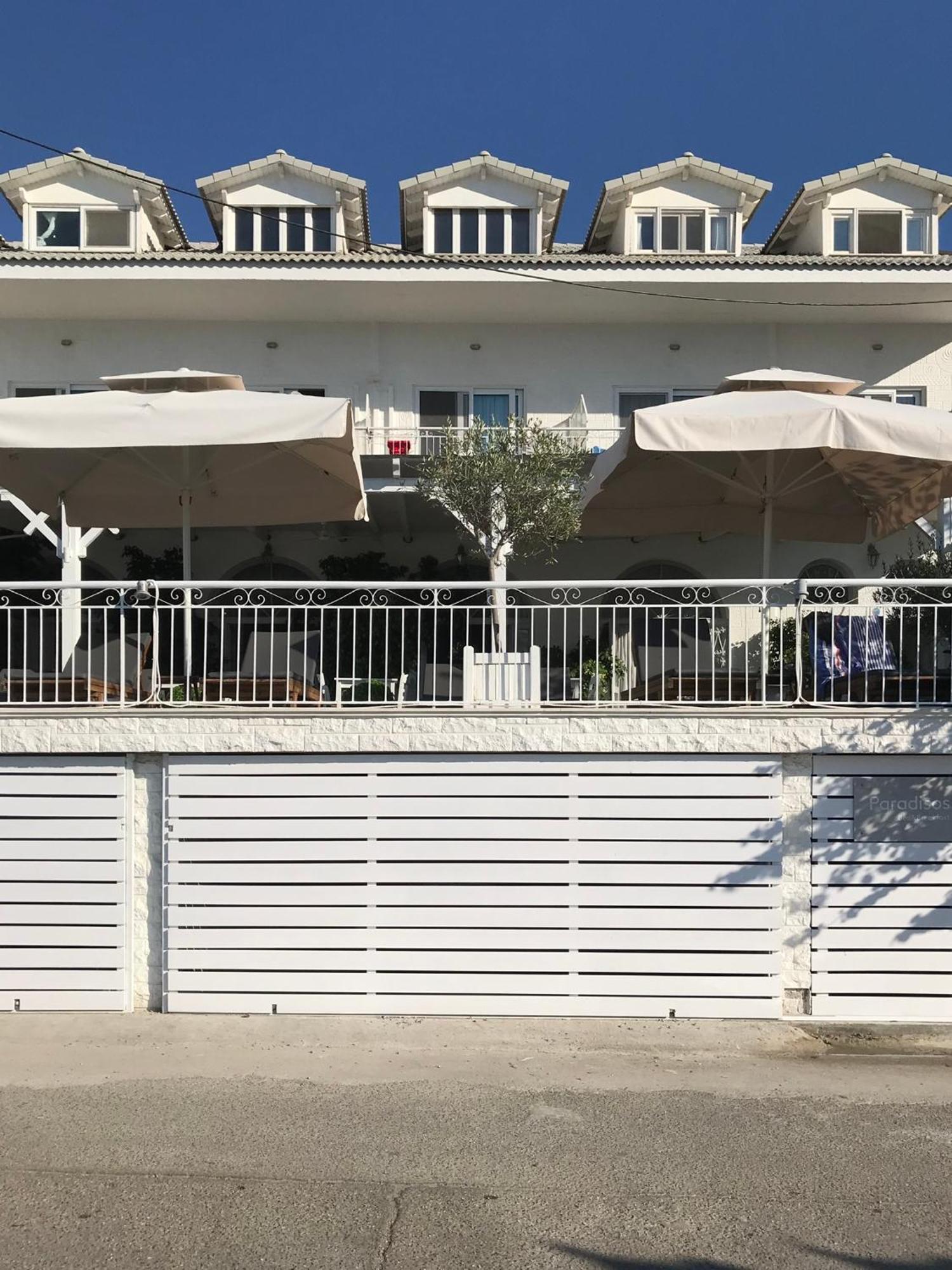 Paradisos Agioi Pandes Exterior photo